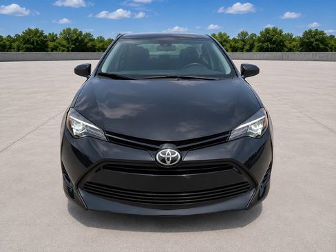 Used 2018 Toyota Corolla LE FWD image 6