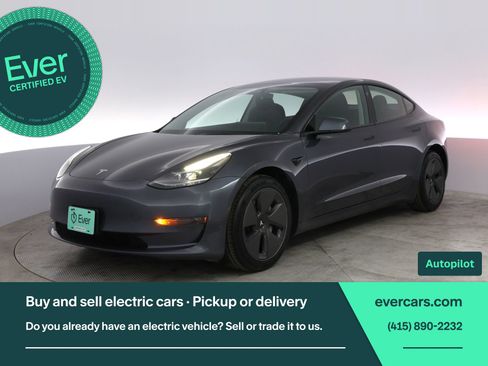 Used 2023 Tesla Model 3 Standard Range image 1