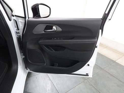 New 2027 Chrysler Pacifica Select FWD image 27