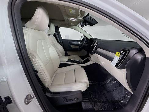 Certified 2026 Volvo XC40 B5 Ultra w/ Climate Package image 30