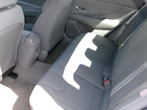 Used 2024 Hyundai Elantra SEL image 9