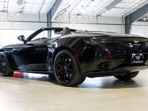 Used 2021 Aston Martin DB11 Volante image 4