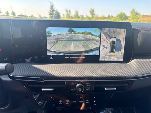 Used 2025 Nissan Kicks SR FWD image 19