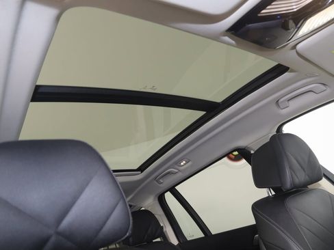 Used 2023 BMW X7 xDrive40i w/ Premium Package image 11