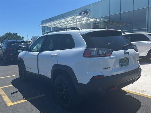 Used 2019 Jeep Cherokee Trailhawk AWD/4WD image 12