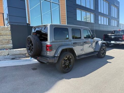 Used 2023 Jeep Wrangler Unlimited Sahara w/ Cold Weather Group AWD/4WD image 3