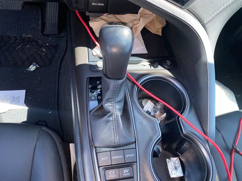 Used 2022 Toyota Camry SE image 12