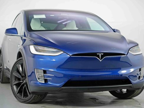 Used 2019 Tesla Model X 75D image 2
