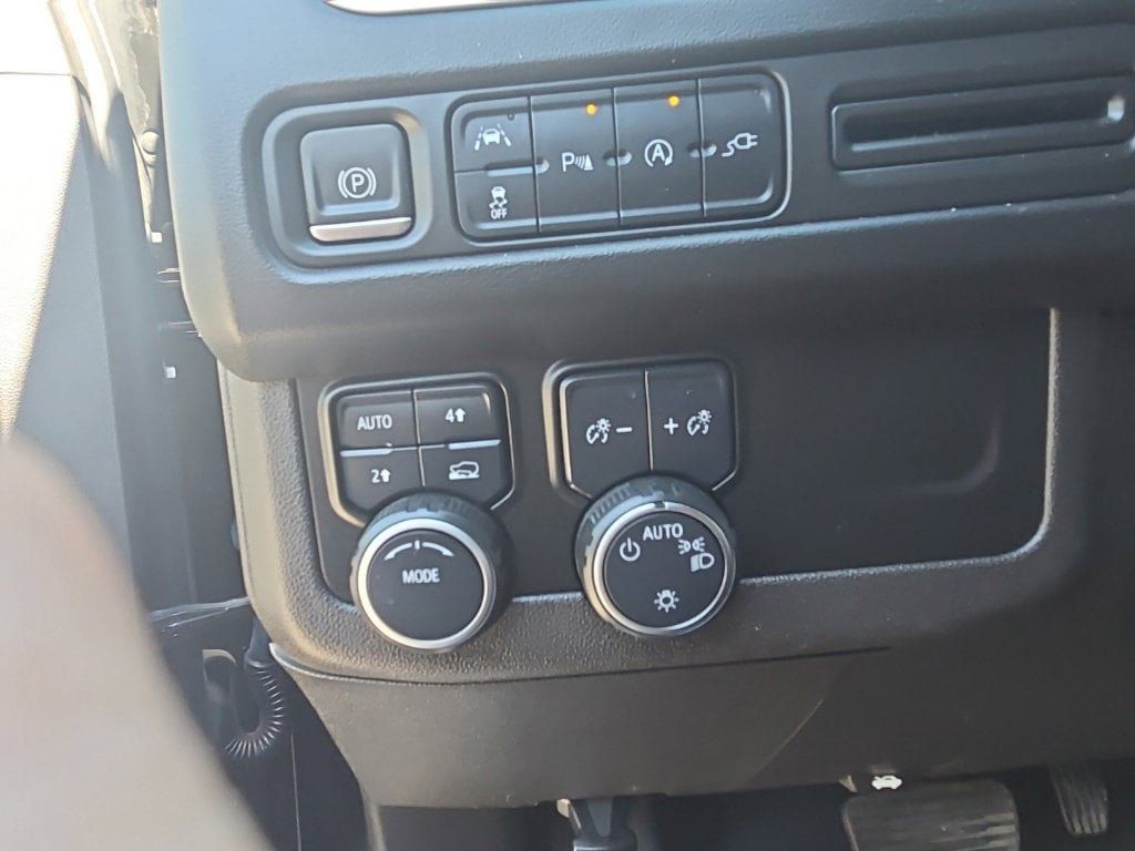 Used 2021 Chevrolet Tahoe RST w/ Luxury Package AWD/4WD image 16