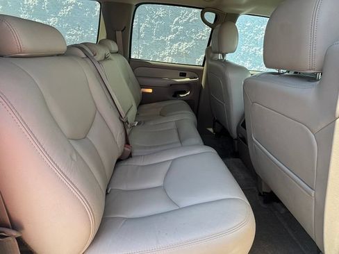 Used 2003 Chevrolet Suburban LS w/ LS Preferred Equipment Group AWD/4WD image 9