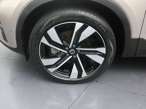 Used 2024 Volvo XC40 B5 Plus AWD/4WD image 11