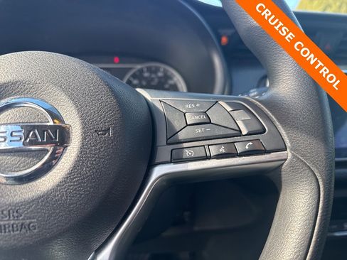 Used 2018 Nissan Kicks SV image 8