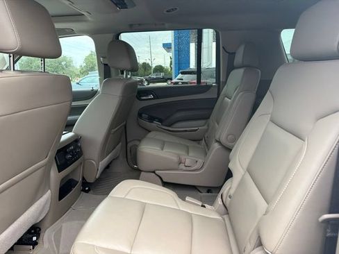 Used 2019 Chevrolet Suburban LT RWD image 9
