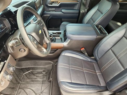 Used 2024 Chevrolet Silverado 1500 High Country w/ High Country Premium Package AWD/4WD image 13