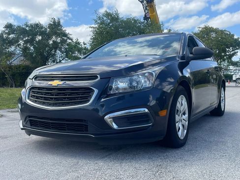 Used 2015 Chevrolet Cruze LS image 3