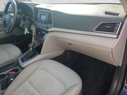 Used 2017 Hyundai Elantra SE w/ Cargo Package image 13