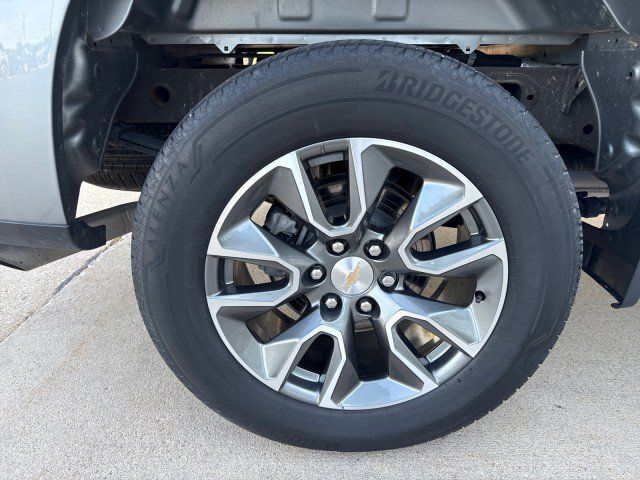 Used 2024 Chevrolet Silverado 1500 LT AWD/4WD image 12