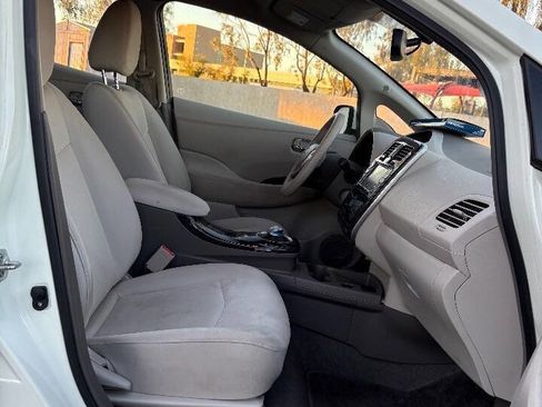 Used 2011 Nissan Leaf SL image 30