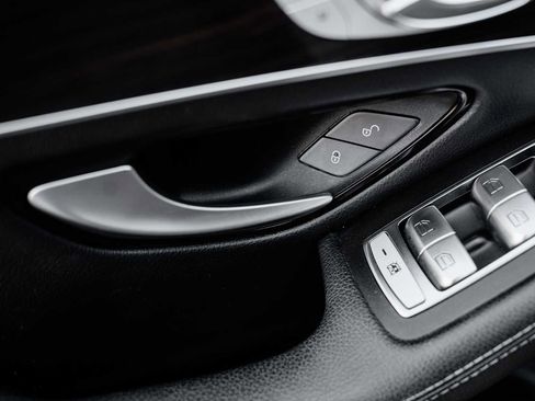 Used 2018 Mercedes-Benz GLC 350e 4MATIC image 15