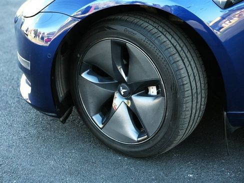 Used 2018 Tesla Model 3 Long Range image 3