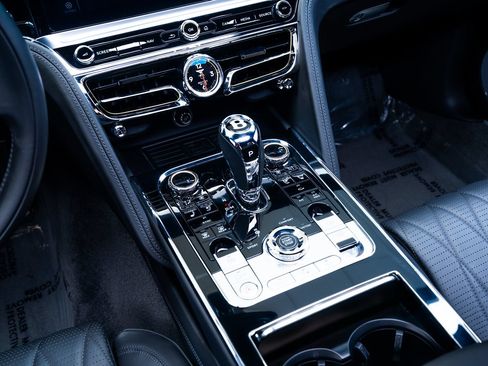 Used 2021 Bentley Flying Spur V8 AWD/4WD image 12