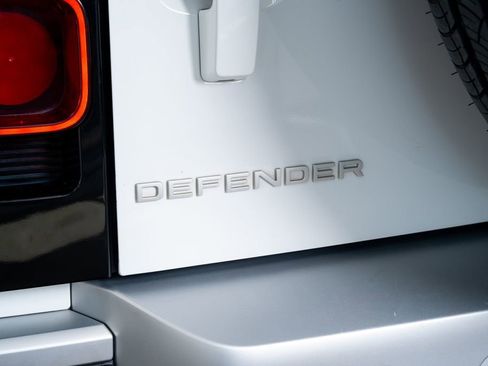 Used 2022 Land Rover Defender 90 S image 25