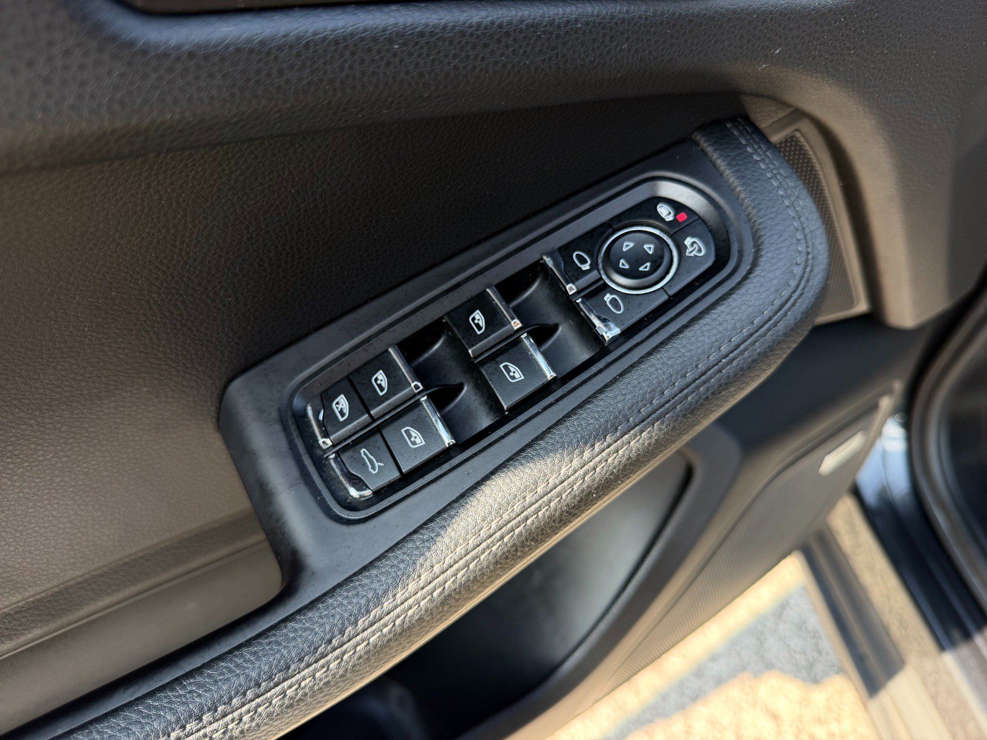 Used 2021 Porsche Macan S AWD/4WD image 41