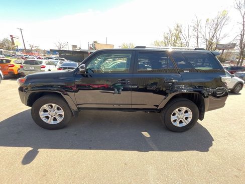 Used 2021 Toyota 4Runner SR5 Premium w/ Moonroof Package AWD/4WD image 4