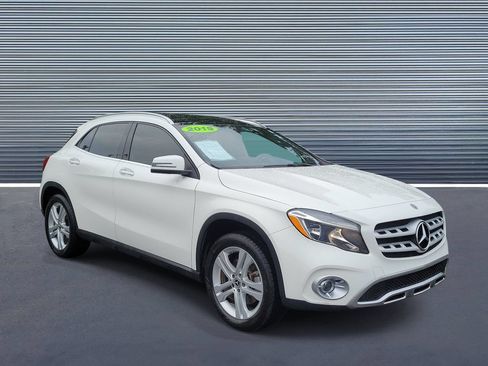Used 2019 Mercedes-Benz GLA 250 4MATIC image 2