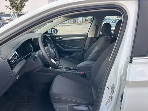 Used 2025 Volkswagen Jetta S image 9