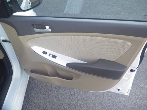 Used 2014 Hyundai Accent GLS image 16