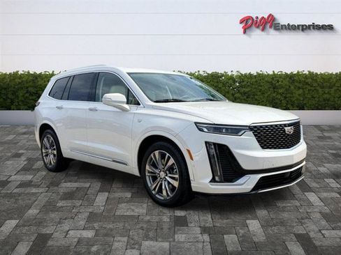 Used 2022 Cadillac XT6 Premium Luxury w/ Technology Package FWD image 8