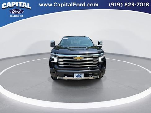 Used 2024 Chevrolet Silverado 1500 High Country w/ High Country Premium Package AWD/4WD image 3