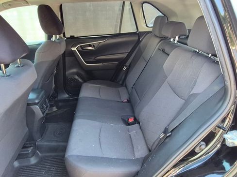 Used 2019 Toyota RAV4 XLE AWD/4WD image 16