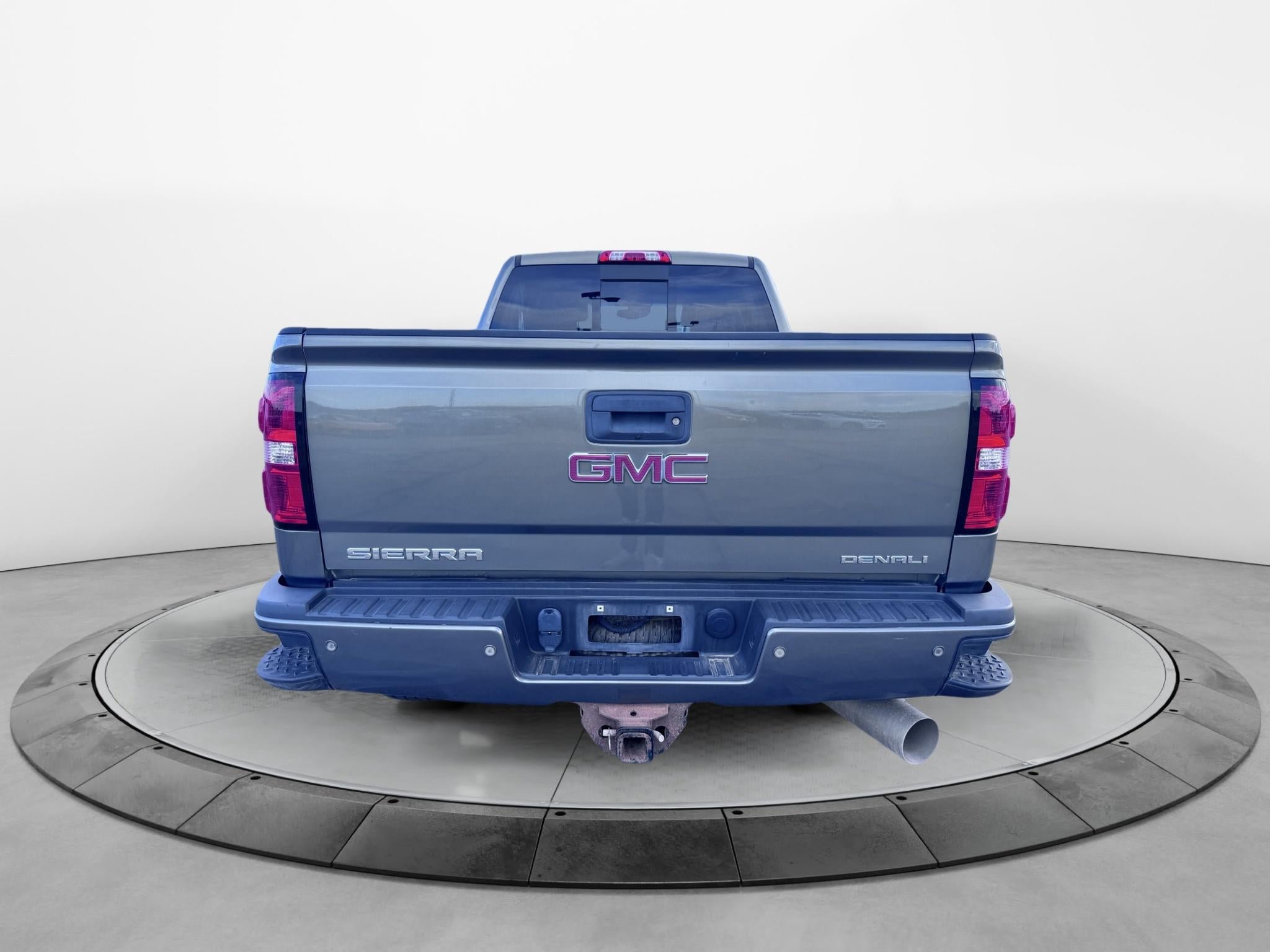 Used 2017 GMC Sierra 2500 Denali w/ Duramax Plus Package AWD/4WD image 4