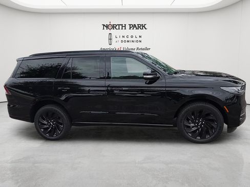 New 2026 Lincoln Navigator Reserve w/ Jet Appearance Package AWD/4WD image 6
