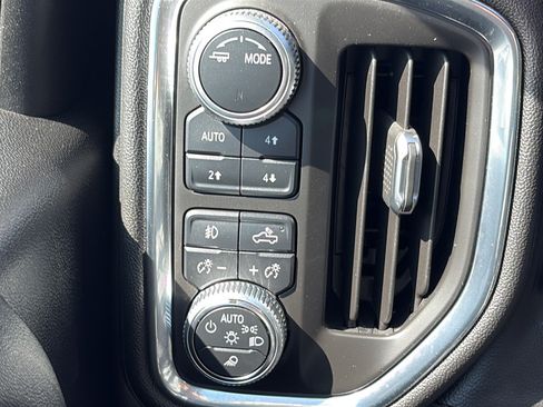 Used 2020 GMC Sierra 3500 SLT w/ Technology Package AWD/4WD image 21