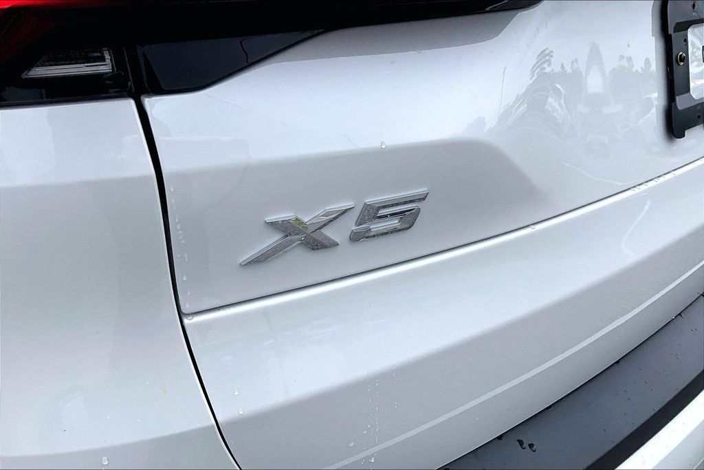 Certified 2025 BMW X5 sDrive40i w/ Premium Package RWD image 26