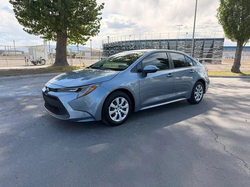Used 2022 Toyota Corolla LE FWD image 11