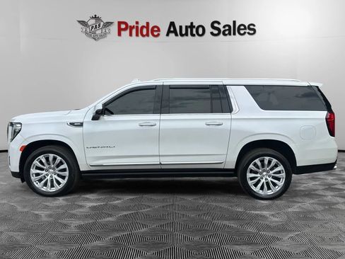 Used 2022 GMC Yukon XL Denali w/ Denali Premium Package AWD/4WD image 4
