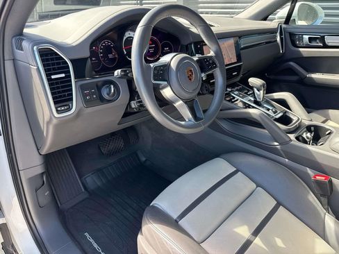 Certified 2022 Porsche Cayenne Platinum Edition AWD/4WD image 4