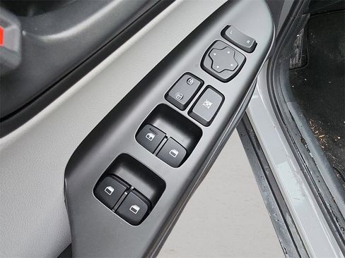 Used 2023 Hyundai Kona SE image 27