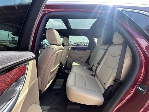 Used 2017 Cadillac XT5 Luxury w/ Driver Awareness Package FWD image 8