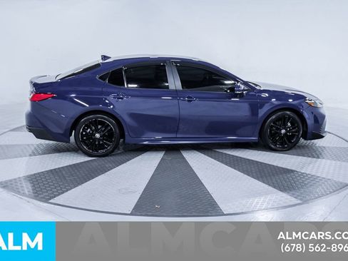 Used 2025 Toyota Camry SE image 11