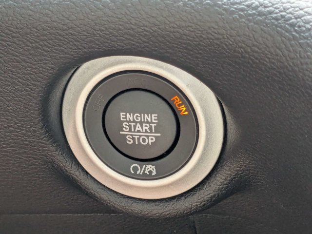 Used 2025 Chrysler Voyager LX FWD image 31