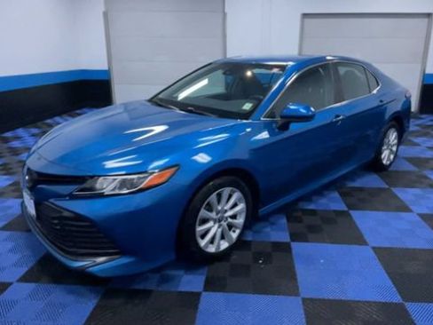 Used 2020 Toyota Camry LE FWD image 4