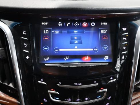 Used 2015 Cadillac Escalade Premium AWD/4WD image 23