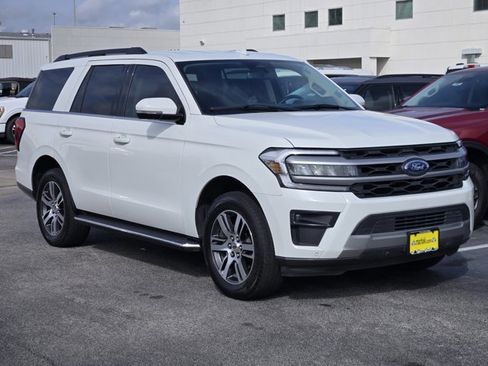Certified 2022 Ford Expedition XLT image 3