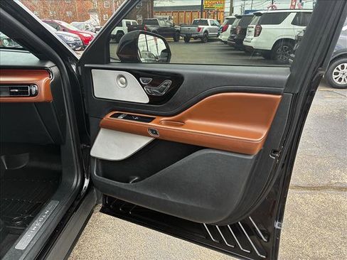 Used 2021 Lincoln Aviator Reserve w/ Equipment Group 201A image 16