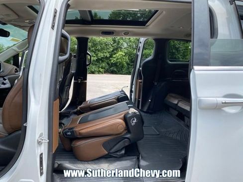 Used 2017 Chrysler Pacifica Limited FWD image 42